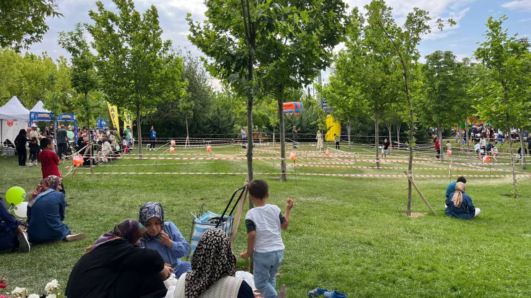 Selçuklu’da karne sevinci şenliğe dönüştü! Yüzlerce çocuk akın etti 3